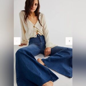 Free People We The Free Just‎ Float On Flare Jeans.